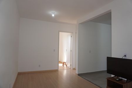 Sala de apartamento para alugar com 2 quartos, 50m² em Jardim Sao Luiz, Embu das Artes
