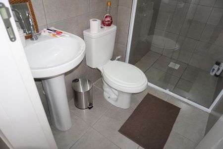 Banheiro de apartamento para alugar com 2 quartos, 50m² em Jardim Sao Luiz, Embu das Artes