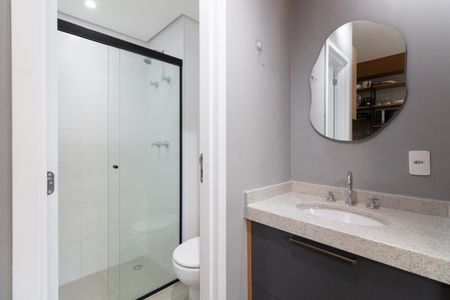 Banheiro de kitnet/studio para alugar com 1 quarto, 20m² em Butantã, São Paulo