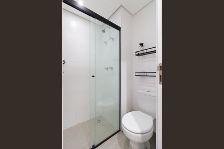 Banheiro de kitnet/studio para alugar com 1 quarto, 20m² em Butantã, São Paulo