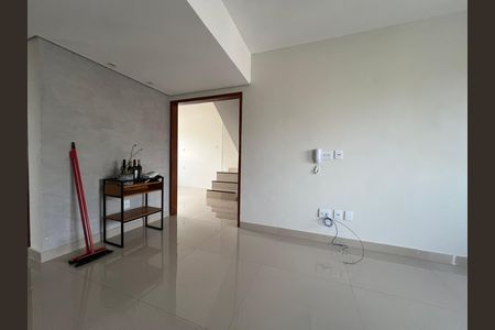 Apartamento para alugar com 120m², 3 quartos e 1 vaga Apartamento para alugar com 120m², 3 quartos e 1 vagaSala