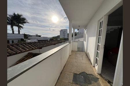 Casa para alugar com 130m², 2 quartos e 2 vagas Casa para alugar com 130m², 2 quartos e 2 vagasEntrada