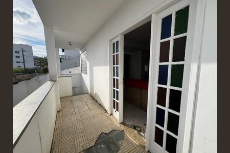 Casa para alugar com 130m², 2 quartos e 2 vagas Casa para alugar com 130m², 2 quartos e 2 vagasEntrada