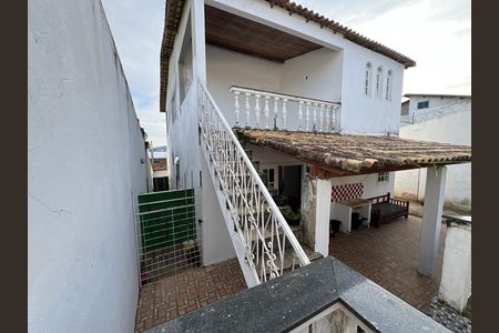 Casa para alugar com 280m², 2 quartos e 2 vagas Casa para alugar com 280m², 2 quartos e 2 vagasEscada de Acesso
