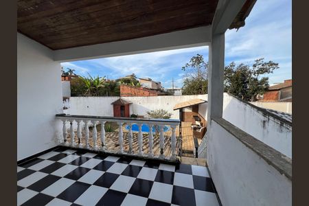 Casa para alugar com 280m², 2 quartos e 2 vagas Casa para alugar com 280m², 2 quartos e 2 vagasEscada de Acesso