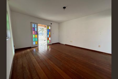 Casa para alugar com 280m², 2 quartos e 2 vagas Casa para alugar com 280m², 2 quartos e 2 vagasSala/Quarto