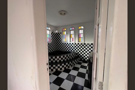 Casa para alugar com 360m², 4 quartos e 3 vagas Casa para alugar com 360m², 4 quartos e 3 vagasBanheiro da Suíte 1