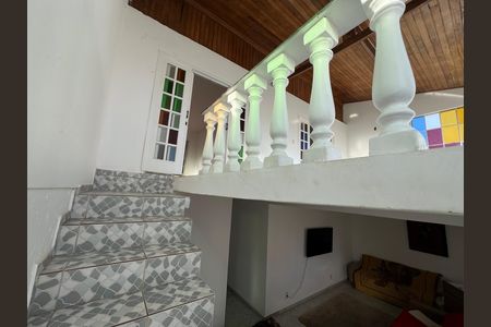 Casa para alugar com 360m², 4 quartos e 3 vagas Casa para alugar com 360m², 4 quartos e 3 vagasEscada