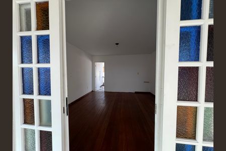 Casa para alugar com 360m², 4 quartos e 3 vagas Casa para alugar com 360m², 4 quartos e 3 vagasQuarto 1