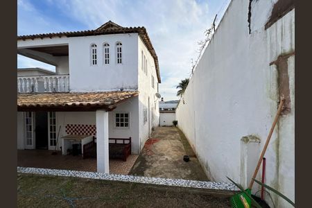 Casa para alugar com 360m², 4 quartos e 3 vagas Casa para alugar com 360m², 4 quartos e 3 vagasÁrea Externa