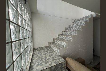 Casa para alugar com 360m², 4 quartos e 3 vagas Casa para alugar com 360m², 4 quartos e 3 vagasEscada Sala