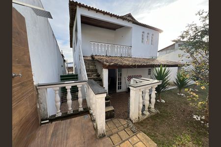 Casa para alugar com 360m², 4 quartos e 3 vagas Casa para alugar com 360m², 4 quartos e 3 vagasÁrea externa / Área de Serviço / Sacada Quarto 1