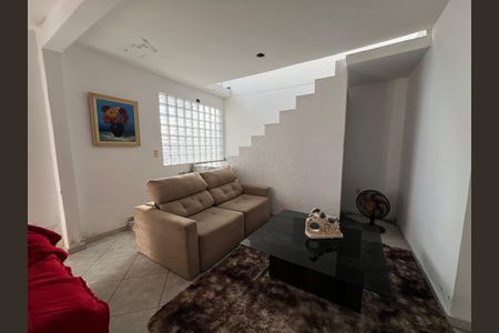Casa para alugar com 360m², 4 quartos e 3 vagas Casa para alugar com 360m², 4 quartos e 3 vagasSala