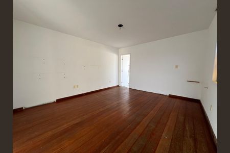 Casa para alugar com 360m², 4 quartos e 3 vagas Casa para alugar com 360m², 4 quartos e 3 vagasQuarto 1
