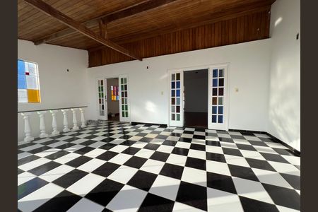 Casa para alugar com 360m², 4 quartos e 3 vagas Casa para alugar com 360m², 4 quartos e 3 vagasSala 2/Entradas Suíte 1 e Quarto 1