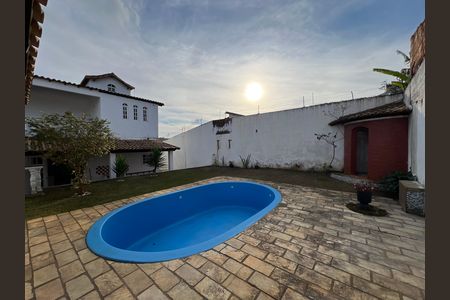 Casa para alugar com 360m², 4 quartos e 3 vagas Casa para alugar com 360m², 4 quartos e 3 vagasPiscina