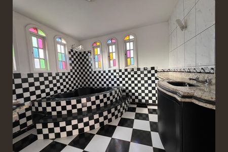 Casa para alugar com 360m², 4 quartos e 3 vagas Casa para alugar com 360m², 4 quartos e 3 vagasBanheiro da Suíte 1