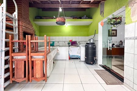 Casa à venda com 250m², 3 quartos e 2 vagasÁrea de Serviço