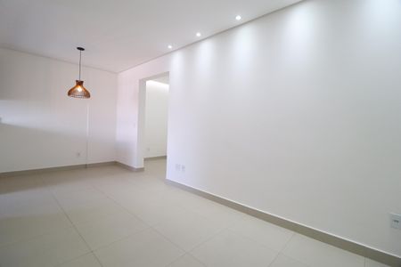 Apartamento para alugar com 67m², 2 quartos e 1 vagaSala