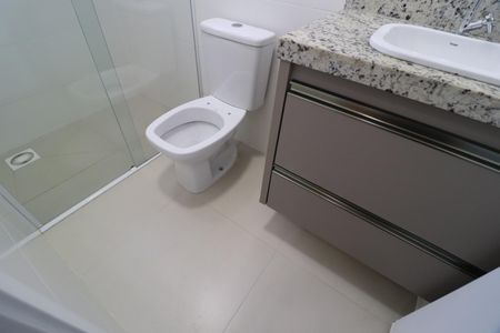 Banheiro do Quarto 2 de apartamento para alugar com 2 quartos, 67m² em Novo Mundo, Uberlândia