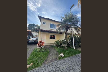 Casa de condomínio à venda com 103m², 3 quartos e 3 vagas Casa de condomínio à venda com 103m², 3 quartos e 3 vagasFachada