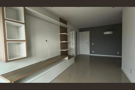 Apartamento para alugar com 81m², 2 quartos e 1 vaga Apartamento para alugar com 81m², 2 quartos e 1 vagaSala