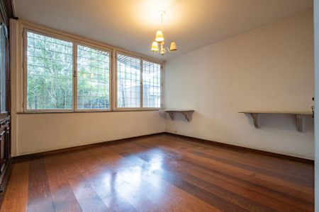 Sala de casa à venda com 3 quartos, 300m² em Alto de Pinheiros, São Paulo