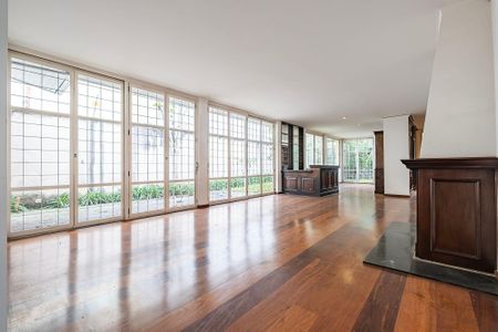 Casa à venda com 3 quartos, 300m² em Alto de Pinheiros, São Paulo