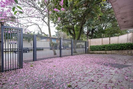 Garagem de casa à venda com 3 quartos, 300m² em Alto de Pinheiros, São Paulo