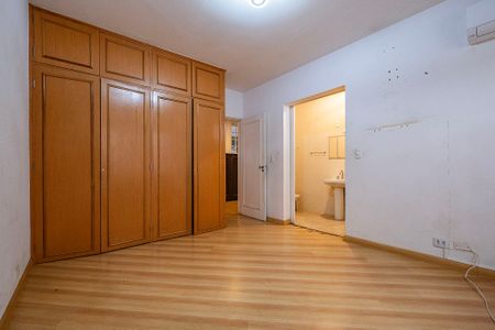 Suíte de casa à venda com 3 quartos, 300m² em Alto de Pinheiros, São Paulo
