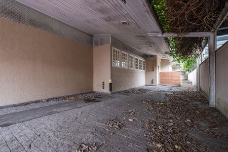 Garagem de casa à venda com 3 quartos, 300m² em Alto de Pinheiros, São Paulo