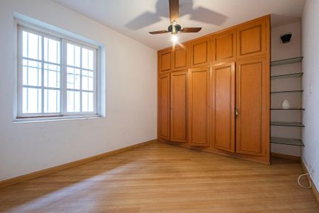Quarto 2 de casa à venda com 3 quartos, 300m² em Alto de Pinheiros, São Paulo