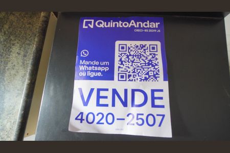 Placa no imóvel  de apartamento para alugar com 2 quartos, 75m² em Auxiliadora, Porto Alegre