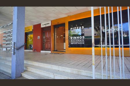 Entrada  de apartamento para alugar com 2 quartos, 75m² em Auxiliadora, Porto Alegre