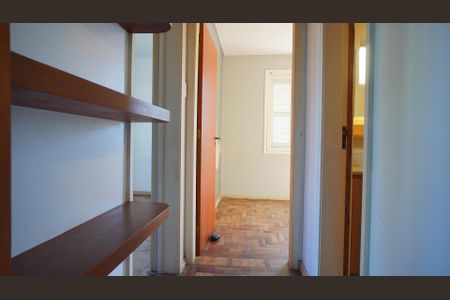 Corredor  de apartamento para alugar com 2 quartos, 75m² em Auxiliadora, Porto Alegre