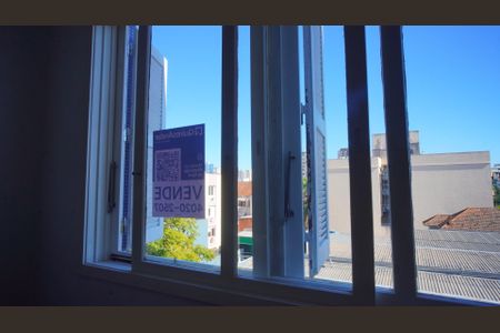 placa cód UAJE-202 de apartamento para alugar com 2 quartos, 75m² em Auxiliadora, Porto Alegre