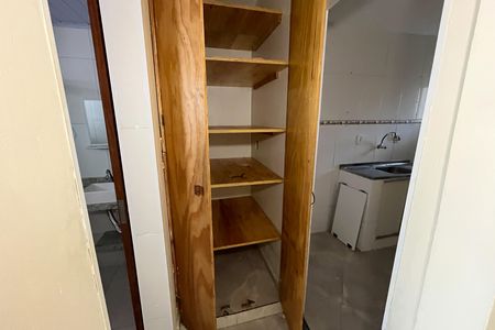 Corredor de apartamento para alugar com 2 quartos, 50m² em Jardim Carioca, Rio de Janeiro