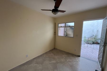 Sala de apartamento para alugar com 2 quartos, 50m² em Jardim Carioca, Rio de Janeiro