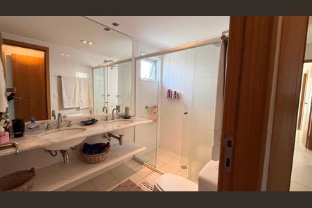 Apartamento para alugar com 200m², 5 quartos e 3 vagas Apartamento para alugar com 200m², 5 quartos e 3 vagasBanheiro Suíte