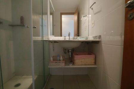 Banheiro Suíte de apartamento para alugar com 5 quartos, 200m² em Jardim das Conchas, Guarujá