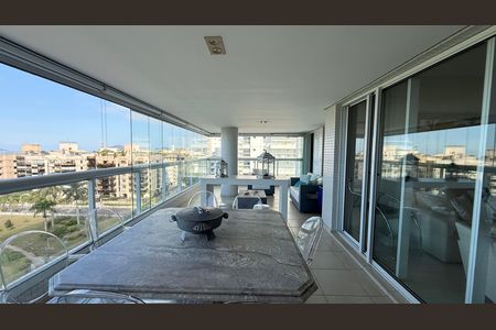 Apartamento para alugar com 200m², 5 quartos e 3 vagas Apartamento para alugar com 200m², 5 quartos e 3 vagasVaranda