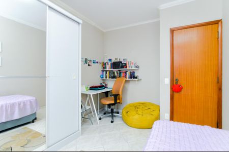Apartamento à venda com 110m², 3 quartos e 2 vagasQuarto 2 