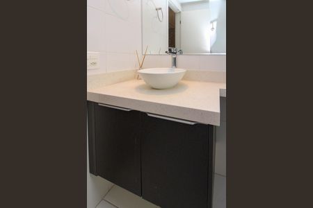 Banheiro de apartamento para alugar com 2 quartos, 73m² em Jardim Caboré, São Paulo