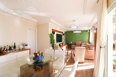 Apartamento à venda com 132m², 3 quartos e 2 vagas Apartamento à venda com 132m², 3 quartos e 2 vagasSala