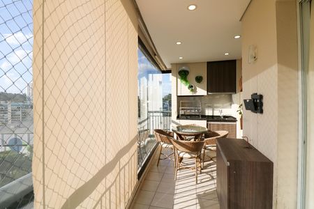 Apartamento à venda com 132m², 3 quartos e 2 vagas Apartamento à venda com 132m², 3 quartos e 2 vagasVaranda