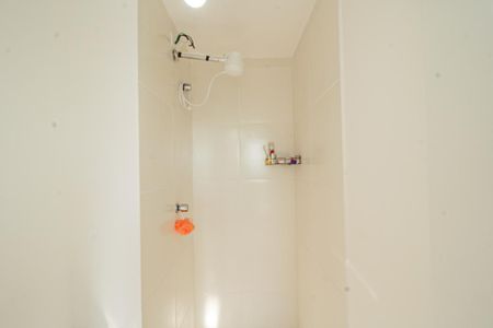 Banheiro de kitnet/studio para alugar com 1 quarto, 17m² em Chácara Inglesa, São Paulo