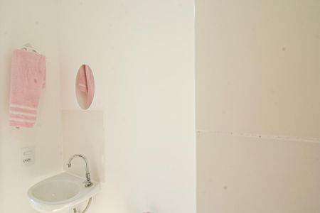Banheiro de kitnet/studio para alugar com 1 quarto, 17m² em Chácara Inglesa, São Paulo