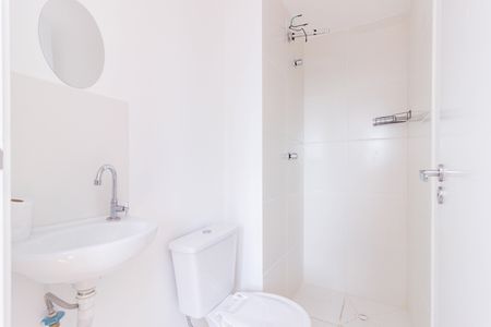 Banheiro de apartamento para alugar com 1 quarto, 17m² em Chácara Inglesa, São Paulo