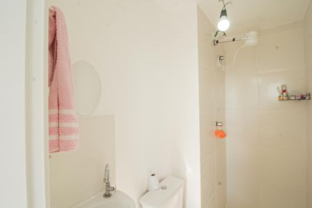 Banheiro de kitnet/studio para alugar com 1 quarto, 17m² em Chácara Inglesa, São Paulo