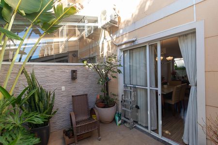 Casa de condomínio para alugar com 77m², 3 quartos e 2 vagas Casa de condomínio para alugar com 77m², 3 quartos e 2 vagasQuintal